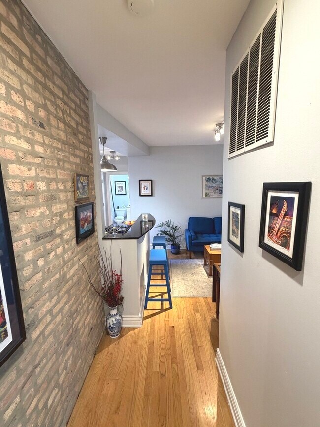 Photo - 1443 W Victoria St