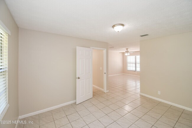 Photo - 1061 Grove Park Dr E