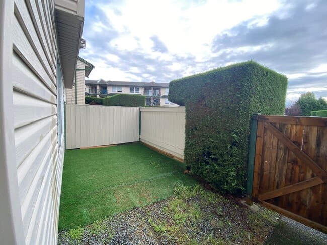 Photo - 1910-1910 Bowen Rd