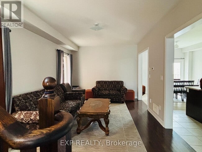 Photo - 92 Meltwater Cres