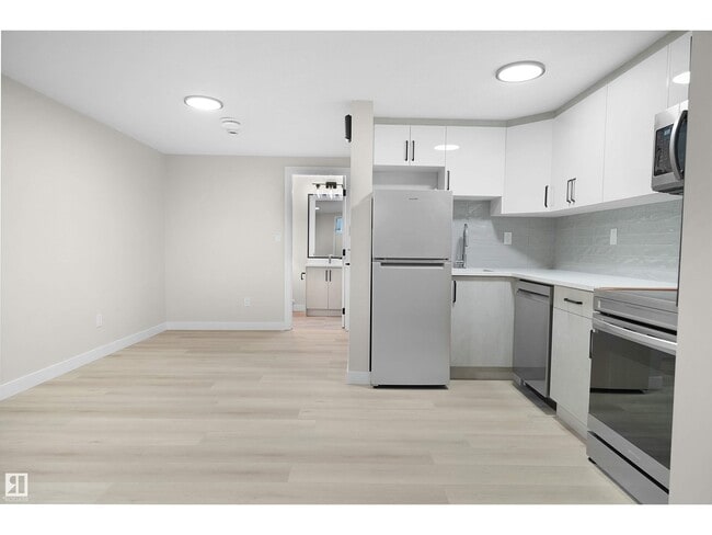 Photo - 9335 152 St NW Unit B