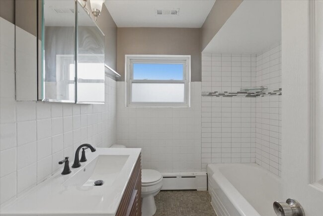 Photo - 3018 N Whipple St Unit 2