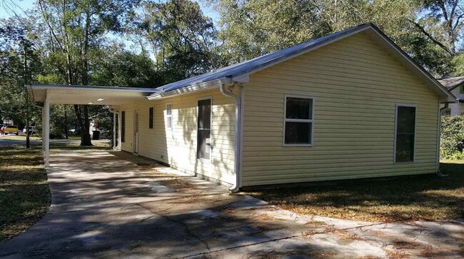 Photo - Spacious 3 Bedroom 2 Bath!