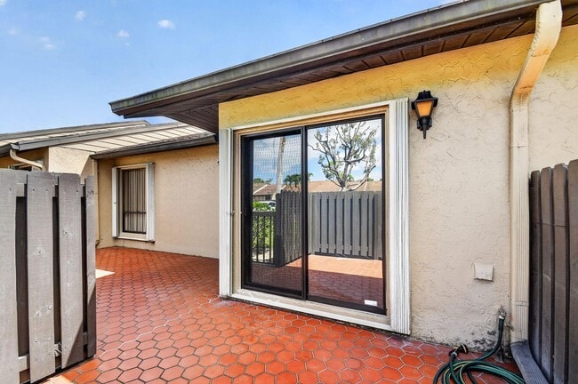 Photo - 704 Sunny Pine Way