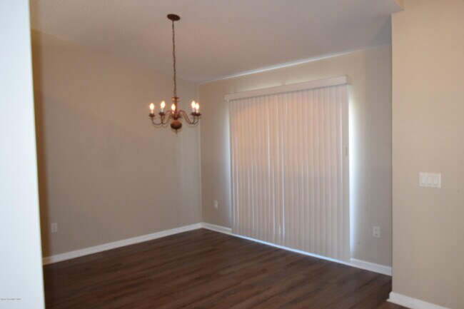 Photo - 458 Fitzsimmons St