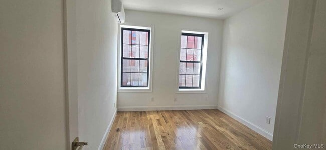 Building Photo - 19 Milford St Unit 2