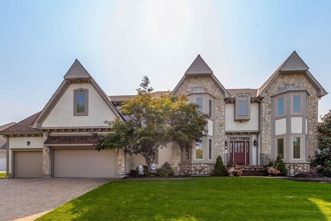 Photo - {5801} Spacious 2 Story Home in highly des...