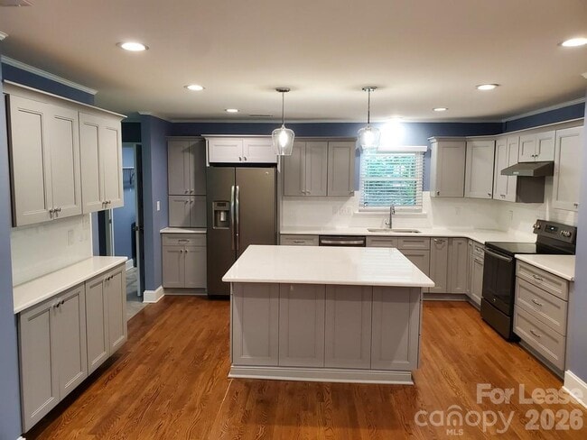 Photo - 4419 Castleton Rd