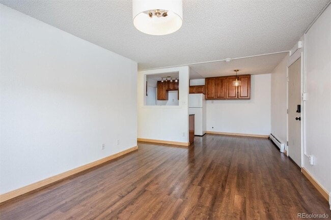 Photo - 501 Golden Cir Unidad Golden Circle #106