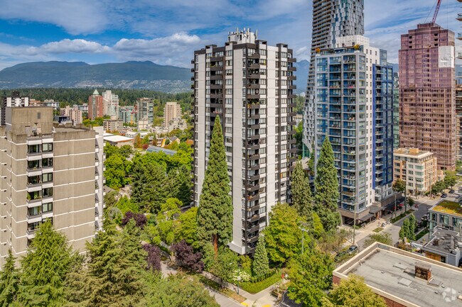 Building Photo - Spruce Gardens