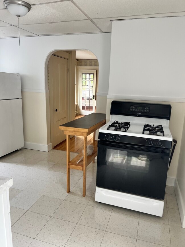 Building Photo - 103 Pleasant St Unit 1