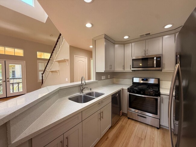 Building Photo - 2BD/2BA Townhome with Private Balcony, 2-Car Garage, and Loft!