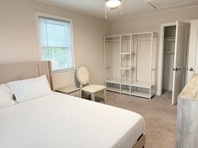 Photo - 148 Riverthorn Rd