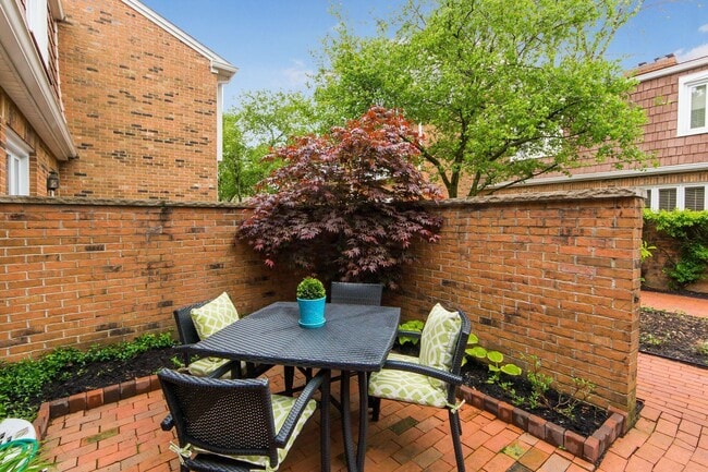 Photo - 108 E Dublin Granville Rd Unidad 12