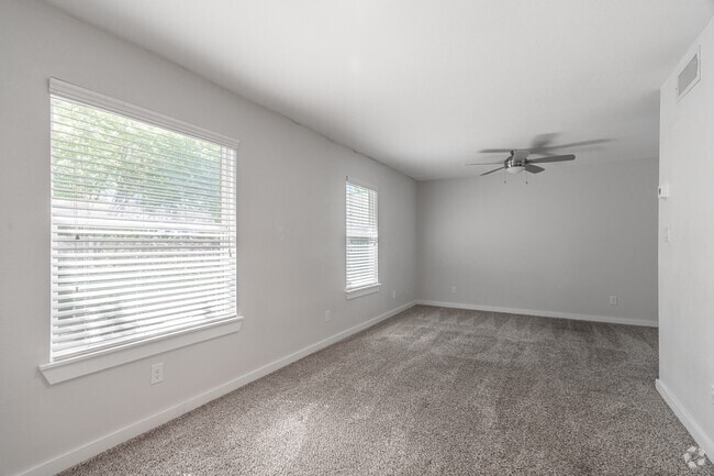 Studio - 406SF