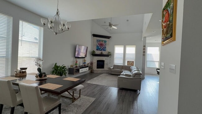 Photo - 4105 Sequoia St