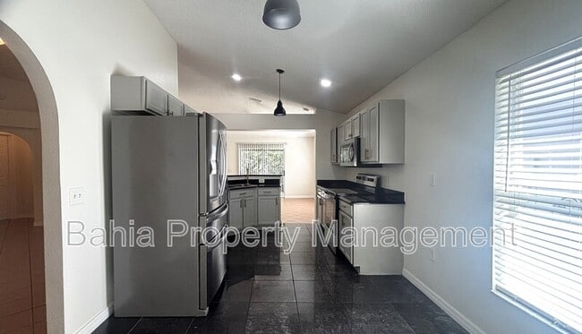 Photo - 10827 Laxton St