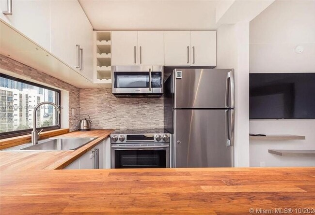 Building Photo - 1 bedroom in Sunny Isles Beach FL 33160