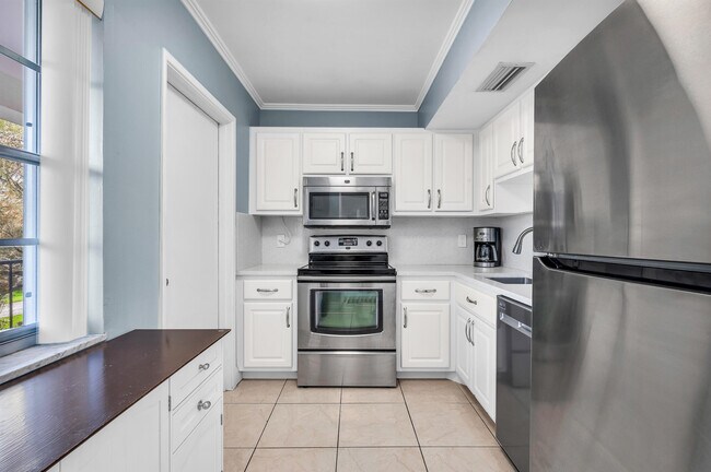 Photo - 2800 N Palm Aire Dr Unidad 309