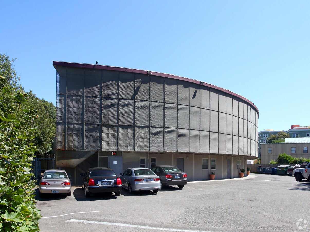 Crescent Apartments - Crescent Apartments