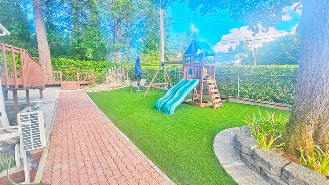 Photo - Mercer Island gem - 4 BD 2.5 Ba in Beautif...
