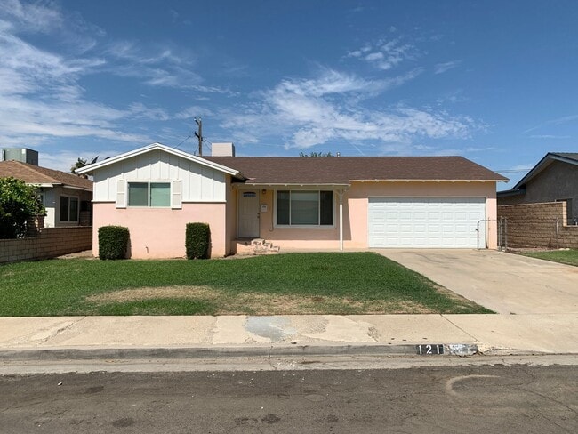 Building Photo - Super Cute 3 Bedroom Home For Rent in Oildale - $1695 Rent Available mid June