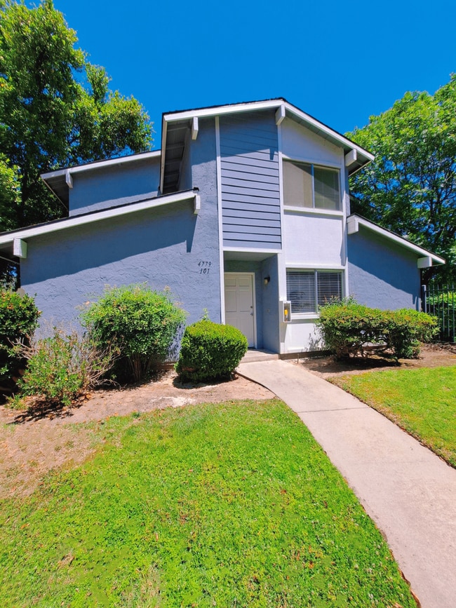 4779 N Cedar Ave