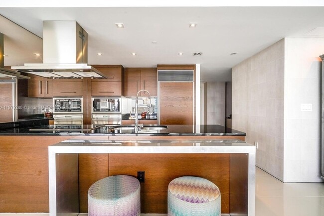 Building Photo - 495 Brickell Ave Unit 4204 Rental