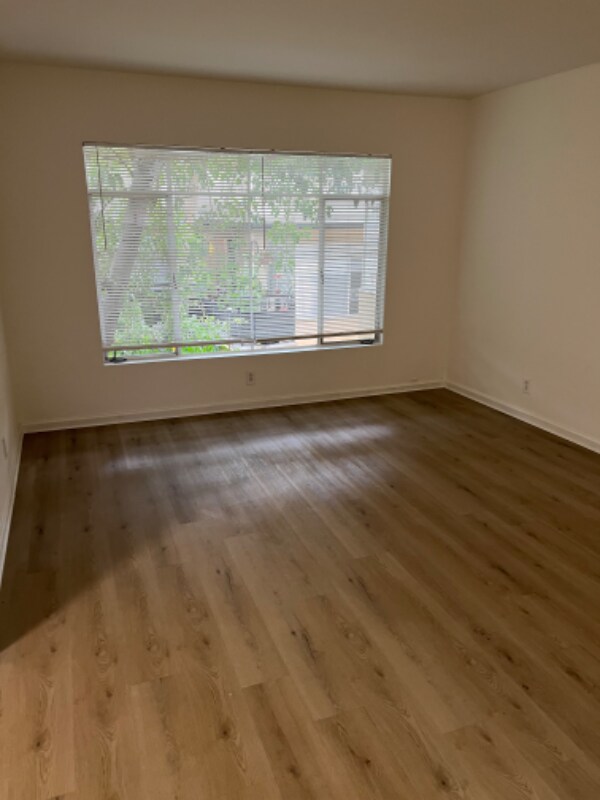 6439 Shirley Ave Unit 3