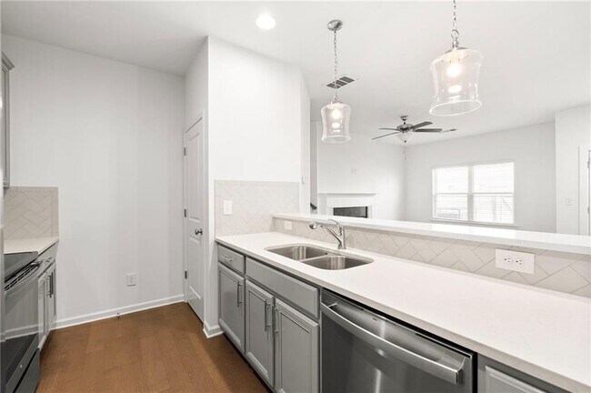 Photo - 2212 Triple Crown Ln