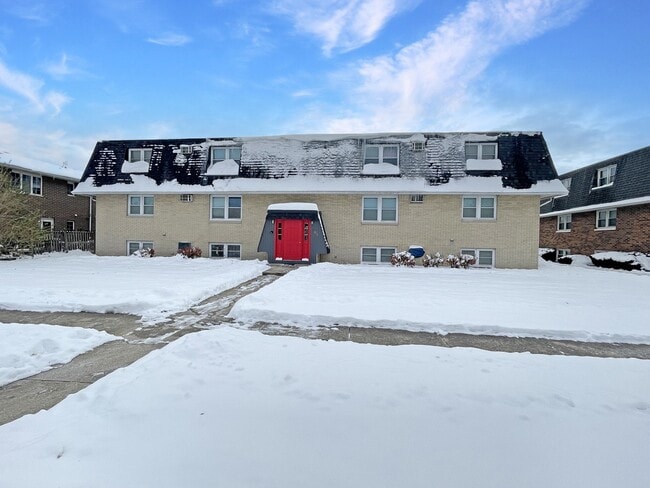 Building Photo - 609 E 3rd St