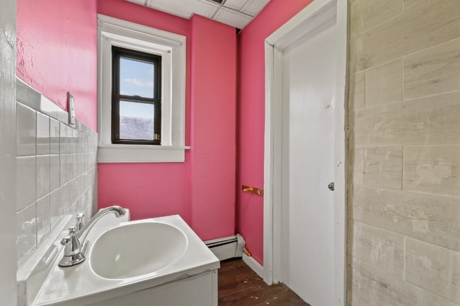 Building Photo - 129 N River St Unit 2f Rental