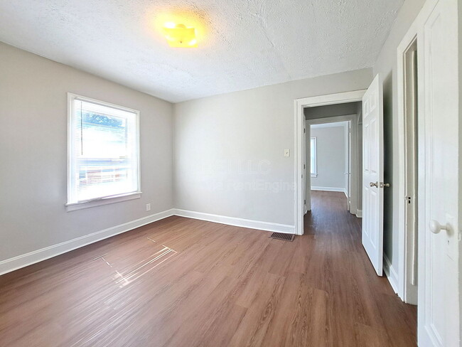 Photo - 341 N 42nd St