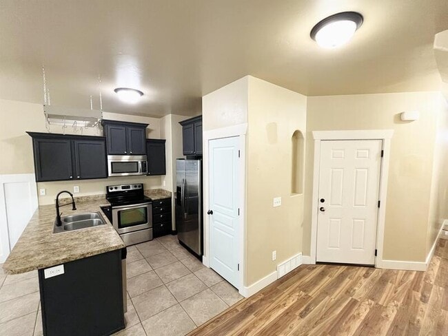 Building Photo - 1576 Venetian Way