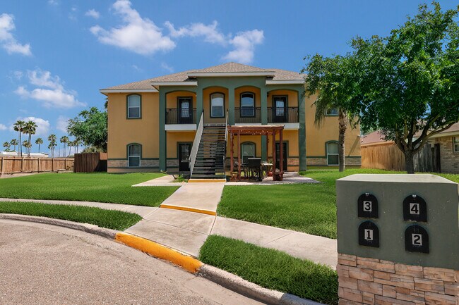 Front view of cozy property! - 801 E Daffodil Unit #1