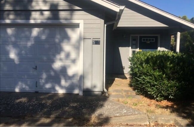 Building Photo - [COX] 2 Bed 1 Bath ~ West Eugene ~