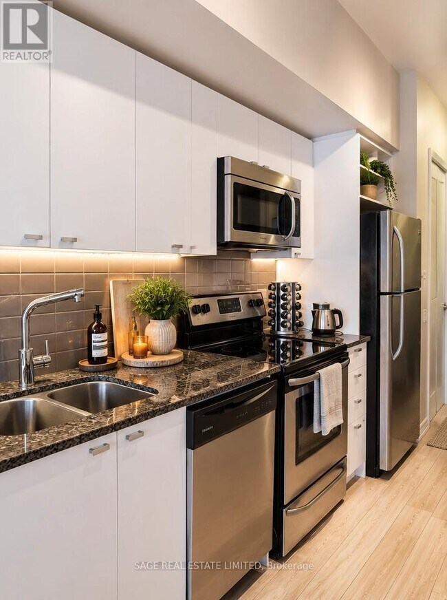 Photo - 105 The Queensway Unit 2712