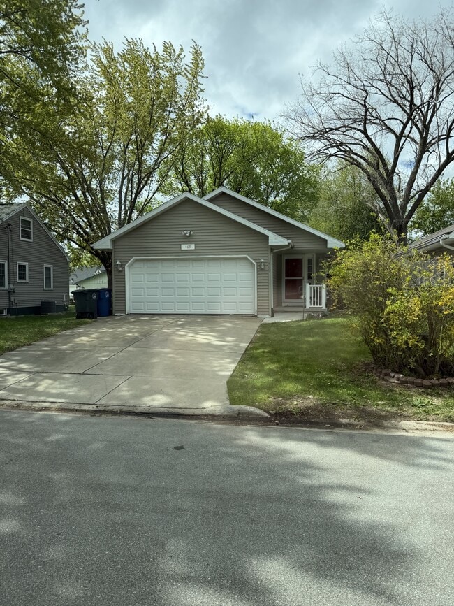 Building Photo - 469 Dutton Ave