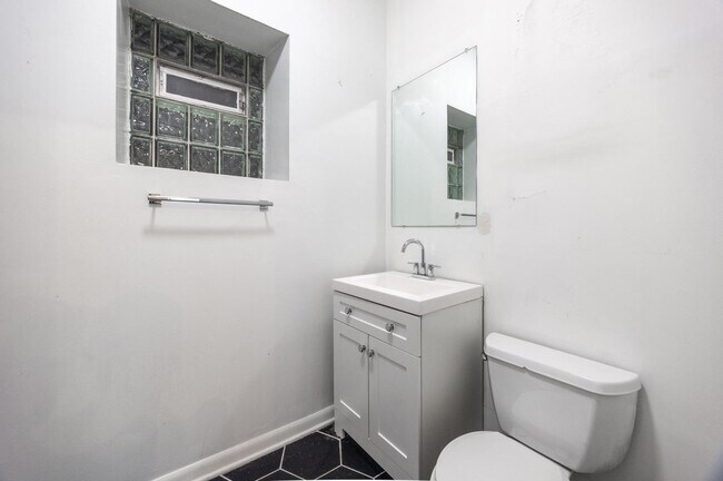Photo - 2732 W Chicago Ave Unit 1R