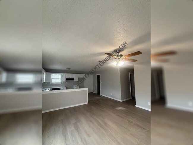 Photo - 2716 Longcoy St