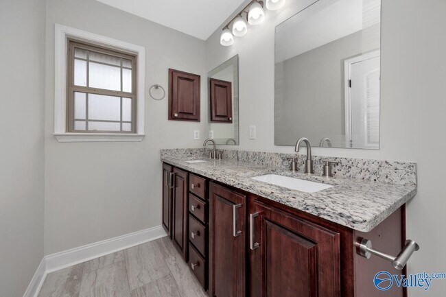 Photo - 318 Dovington Dr