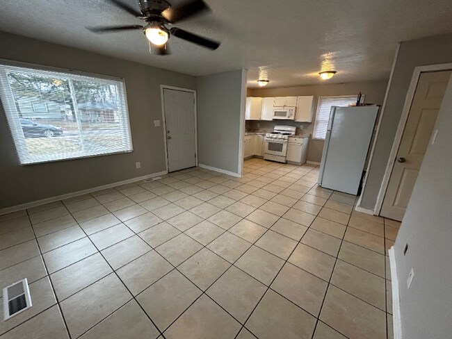 Photo - 1422 W 35th St