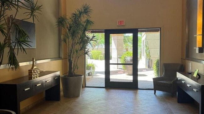 Building Photo - 7291 N Scottsdale Rd Unit 3003