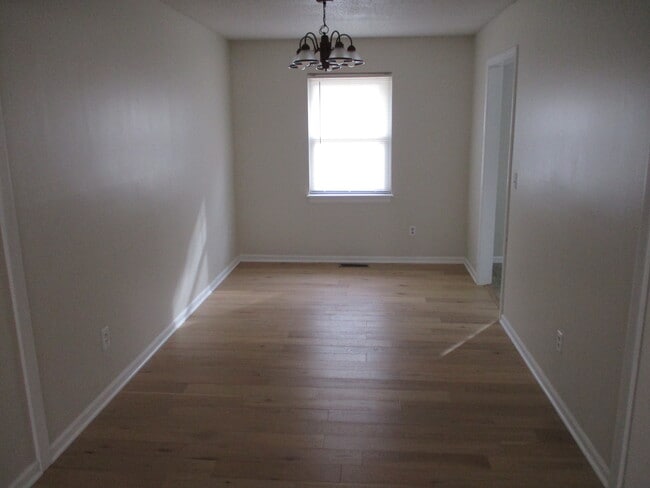 Photo - 1039 E Huntington Pl