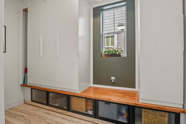 Mudroom - 3636 Rucksack Ct