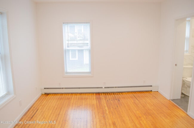 Photo - 152 St James St