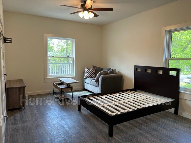 Photo - 508 S 3rd St W