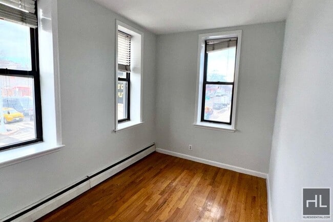 Building Photo - 36 AVENUE