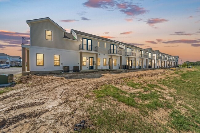 Photo - 315 Sandstone Ave