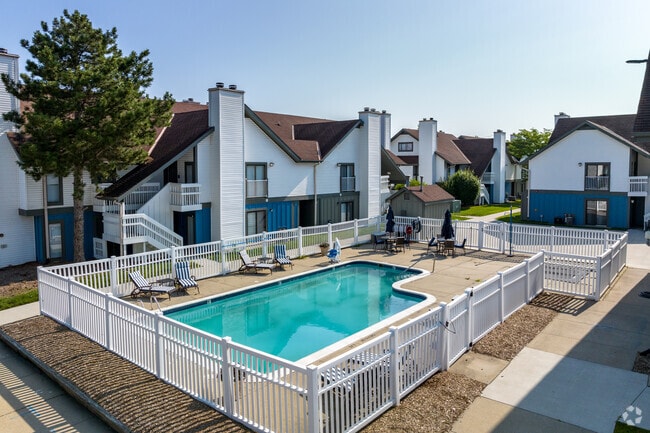 Alcove Troy - Outdoor Pool